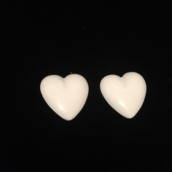Jewelry - Vintage White Heart Shaped Clip On Earrings - Picture 2 of 6